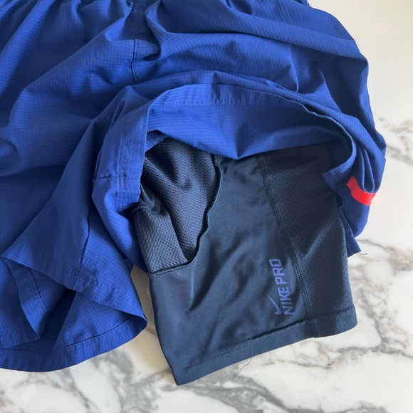 Nike 2-in-1 workout shorts - Picture 2 of 4